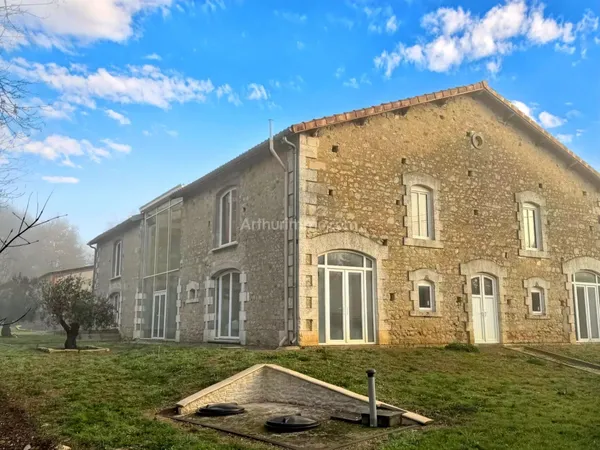 Propriété de caractère en pierre - Volumes exceptionnels - Usage résidentiel ou professionnel - 