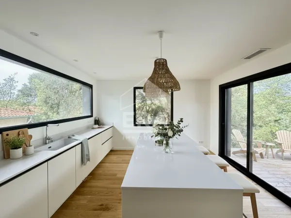 Villa de 141M 2 avec Piscine, un Écrin entre Océan & Centre-Vil 