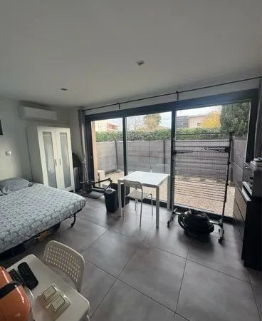Studio libre le 7 mars mitoyen villa indépendant climatisé