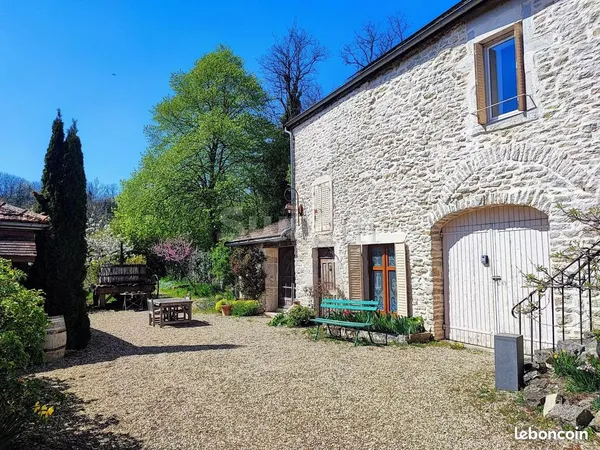 Maison 7 pièces 235 m² 