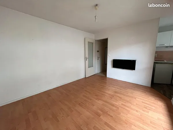 Studio 1 pièce 20 m² 