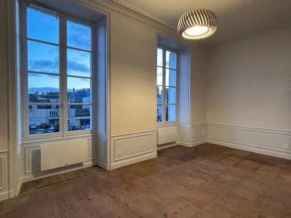 Appartement T3 de standing entièrement rénové à louer 