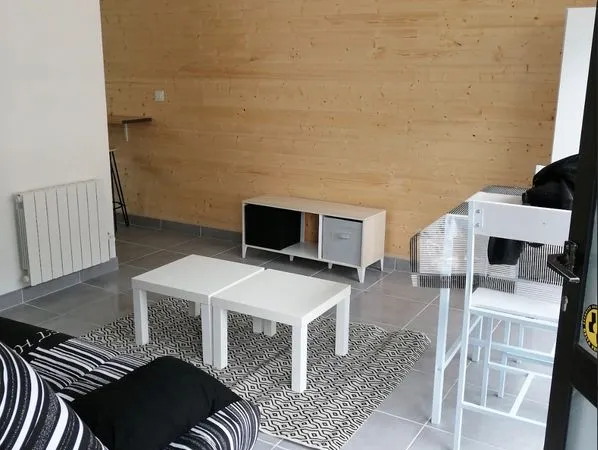 Studio T1 lumineux 