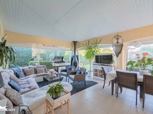Villa 7 pièces 238 m² 