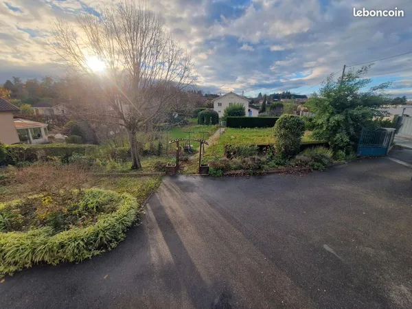 Superbe terrain constructible 900m² plat / Secteur résidentiel 