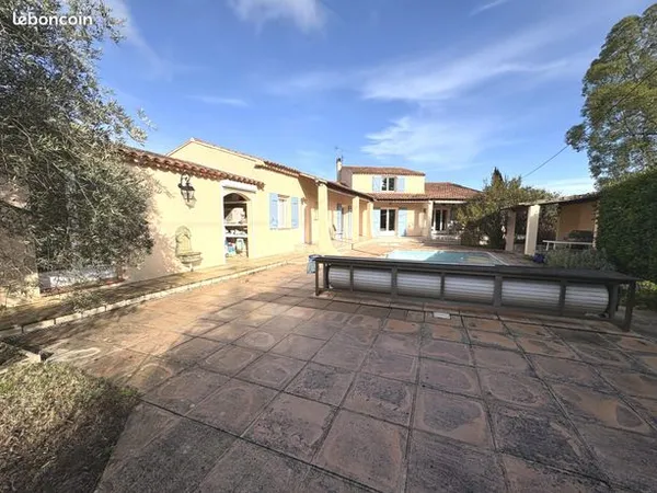 Maison 6 pièces 270 m² 
