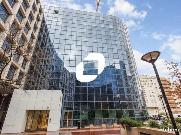 Bureaux 365 m² 