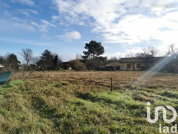 Terrain 2396 m² Coutras 