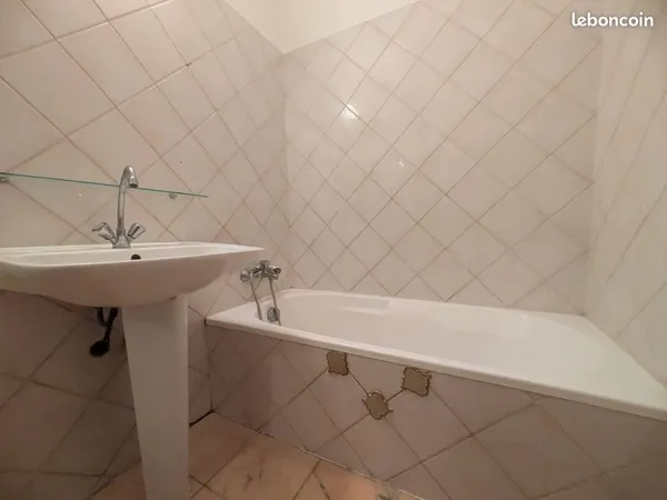 Studio 1 pièce 28 m² 