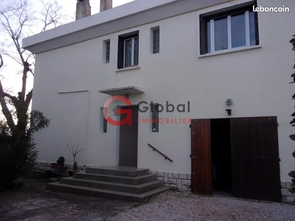 Maison 7 pièces 230 m² 