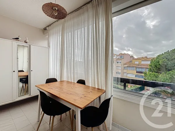 Studio 1 pièce 18 m² 