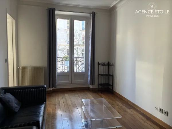 11ème PARMENTIER : DEUX PIÈCES MEUBLÉ A LOUER 