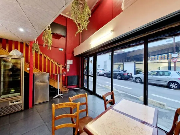 Boutique 2 pièces 100 m² 