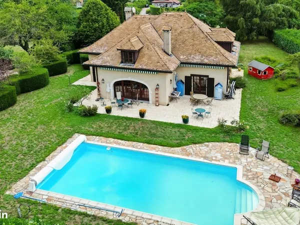 Maison 7 pièces 230 m² 