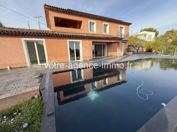 Maison 5 pièces 220 m² 
