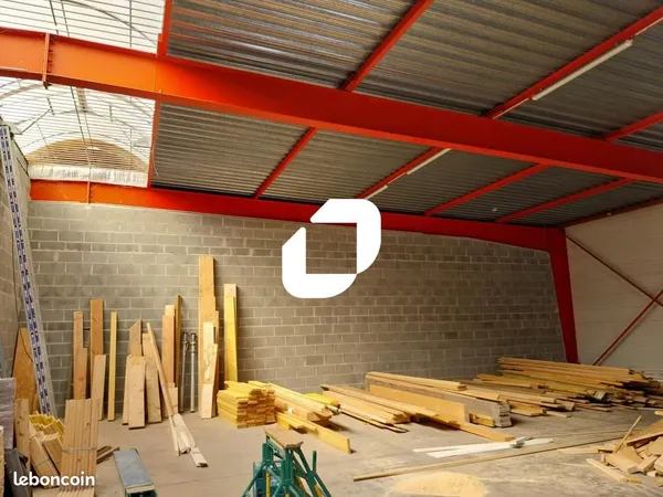 Local d'activité 270 m² 