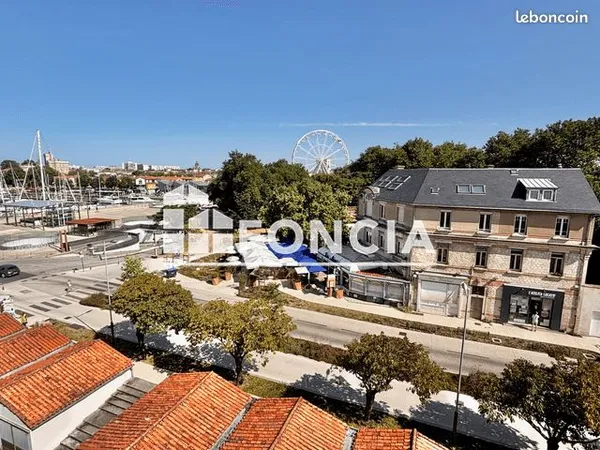 Entre la gare et le vieux port - T3 au dernier étage avec ascenseur 