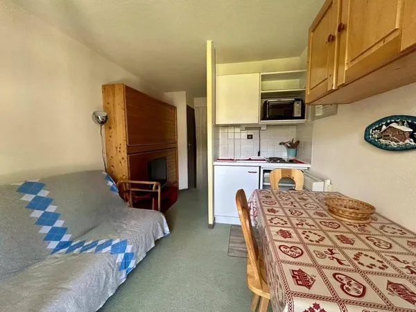 Studio 1 pièce 14 m² 