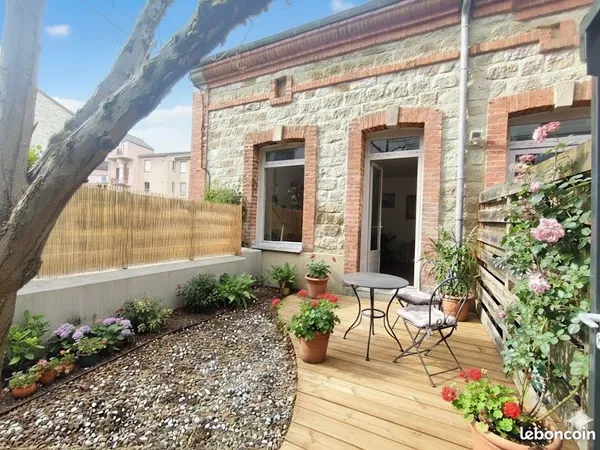 Rare T3 meublé en duplex de 67 m² avec terrasse - rue Royet 