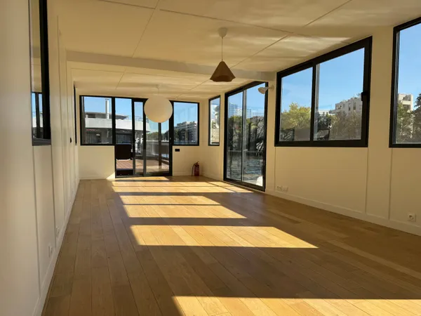 Vends péniche entièrement rénovée - 150m² 