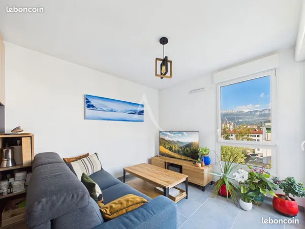 Bel appartement F4 entièrement refait à neuf - 82 m² - Nemours (centre historique) 