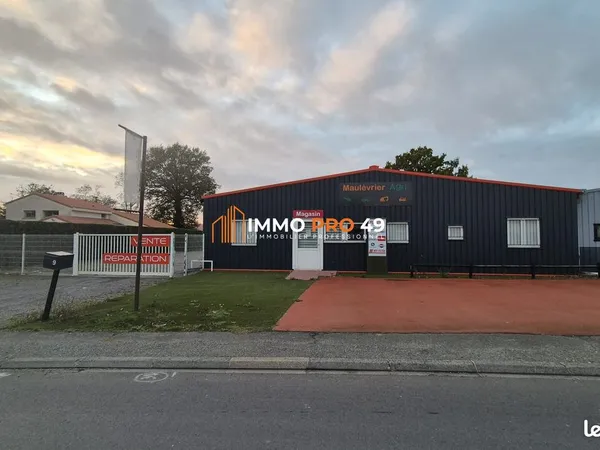 Local 340 m² Cholet 