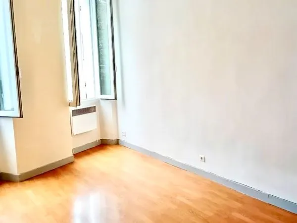 Grand studio au calme à louer 