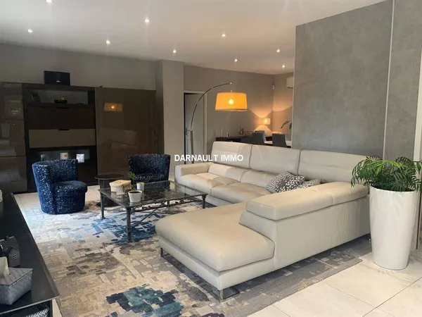 Maison 8 pièces 230 m² 