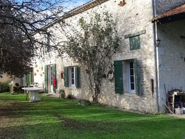 Viager occupé (valeur 210 000) - Maison de 122m2 avec terrain à Thenon (Dordogne) - Prix : bouquet 