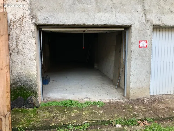 Garage / Box 3 m20 X 10 m / ht 2 m 35 / 32 m² / 75 m cubes Centre Ville 