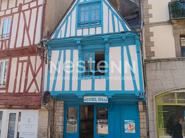Local 80 m² VANNES 