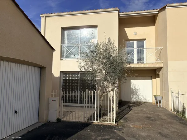 Chic Petite Maison de Ville à Ruffec 