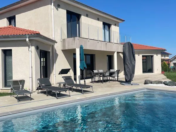 Maison récente 5 pièces - 153 m² avec piscine et terrain 1200 m² 