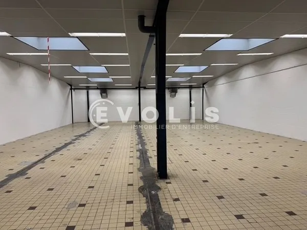 Locaux d'activité - A LOUER - 334 m² non divisibles 
