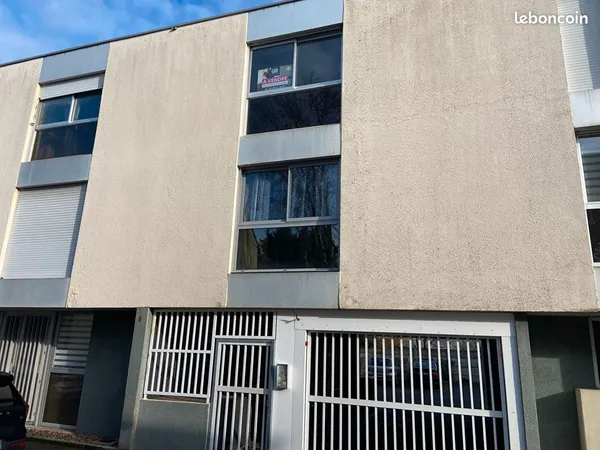 Studio 1 pièce 25 m² 