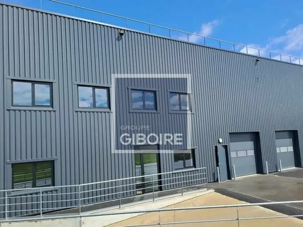 Local industriel 640 m² 