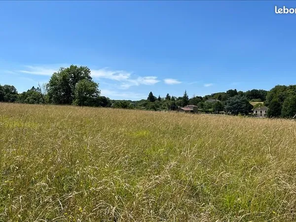 Terrain 3 940 m² Saint Martial De Valette 