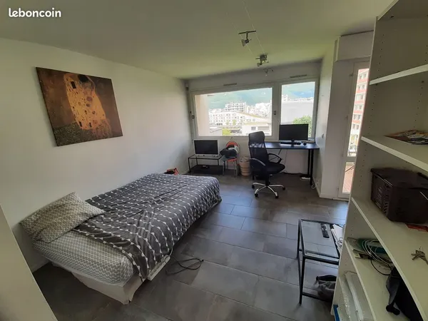 LOUE studio meublé - proximité cours Jean Jaurès - Superbe vue - Terrasse 