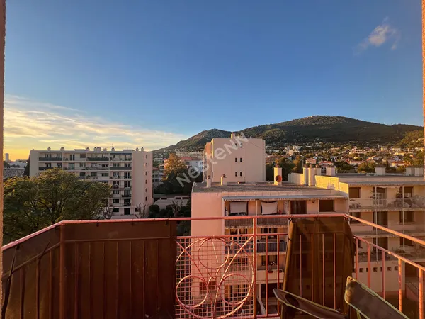 À vendre : Appartement T1 avec vue dégagée à Toulon 