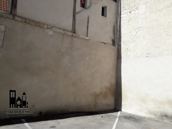 A LOUER - Vers la rue D'Auron - Parking 