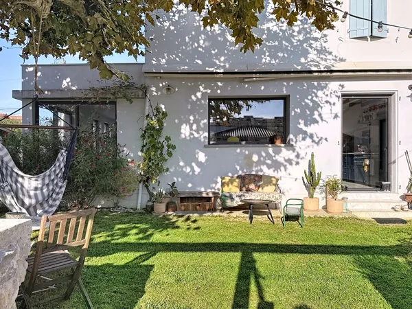 Ensemble immobilier (maison + appartement) avec piscine 