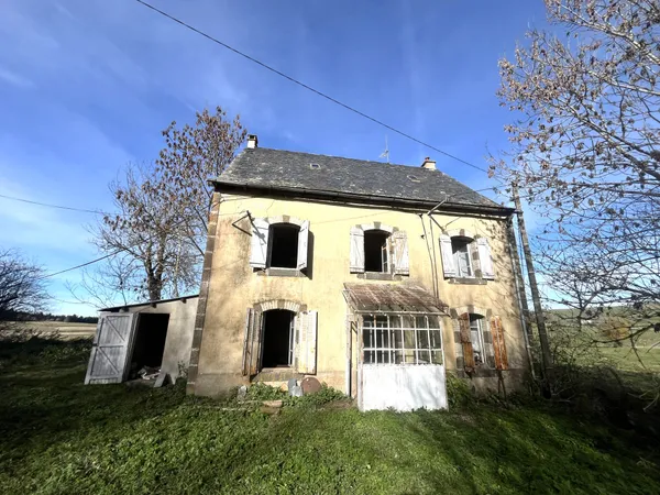 Hameau de Marcenat Maison 107.35m2 à rénover sur 5299m2 de t 