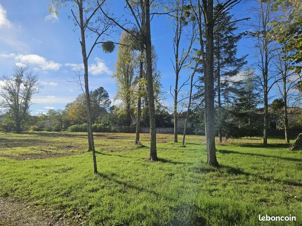 Terrain 605 m² Landiras 