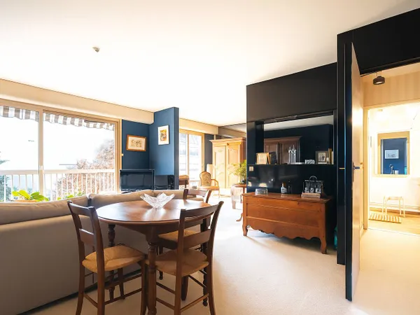 Vends dans résidence standing avec gardien, jardins arborés et tennis, 59m², parking et grande 