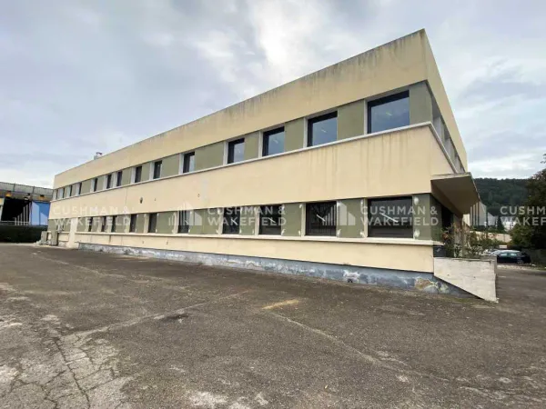 À louer - Bureaux divisibles à partir de 240 m² à Aubagne - Zone des Paluds - Accessibilité 