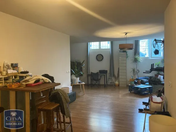 Appartement 1 pièce 64 m² 