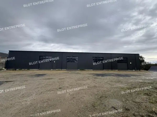 À LOUER - LOCAL D'ACTIVITES - 235 m² - KERSAINT PLABENNEC 