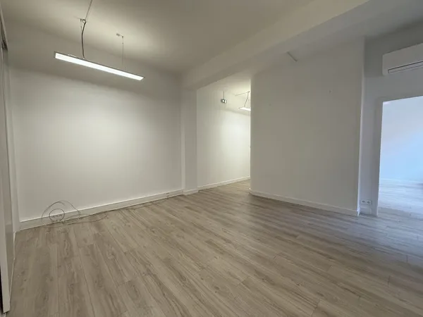 Bureaux 4 pièces 89 m² 