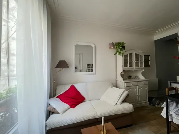 Exclusivité Nestenn- 2 pièces au calme à deux pas du point Cardinet ! 