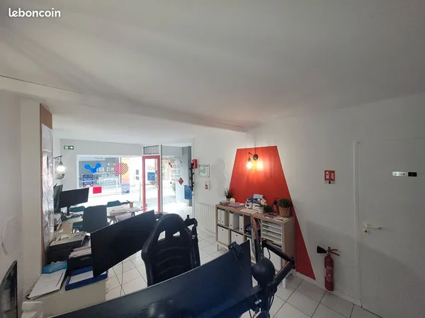 Local commercial 47 m² MONTAIGU VENDEE 